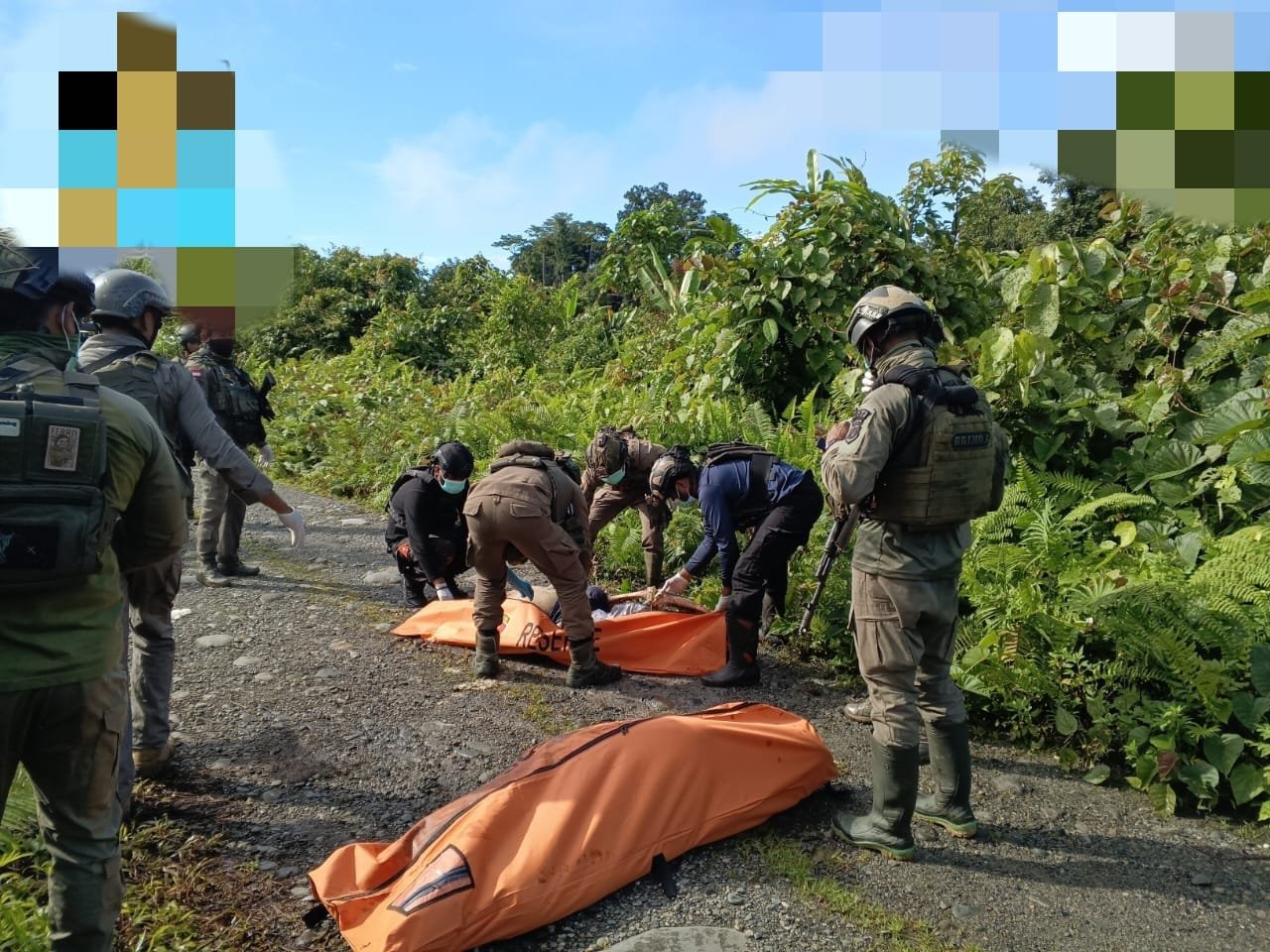 Satgas Operasi Damai Cartenz Evakuasi Dua Warga Korban Pembunuhan di Yahukimo