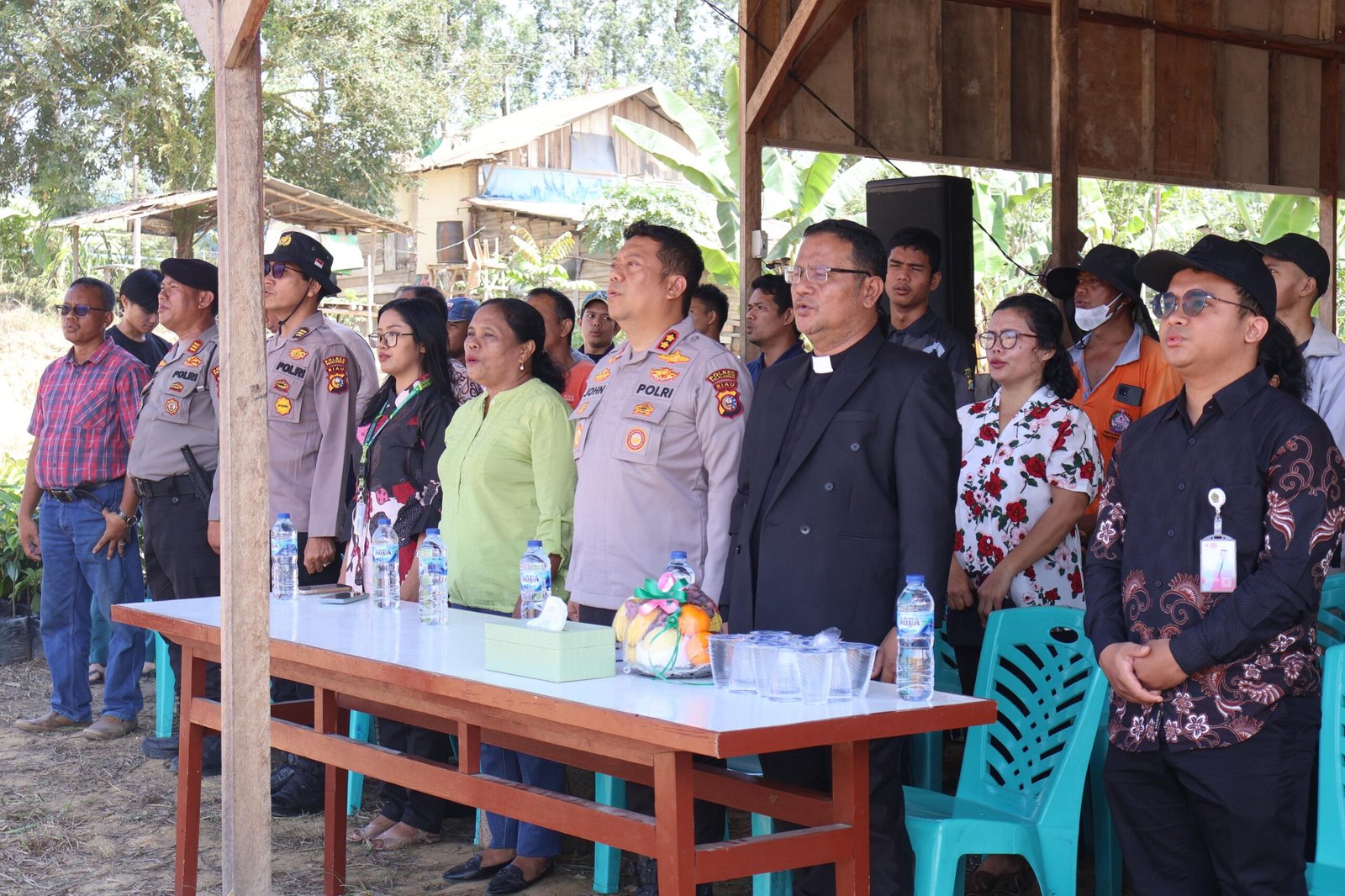 tvmiranda.com|Kapolres Pelalawan melaksanaan penanaman Pohon / Green Policing di lokasi Gereja HKBP Maduma