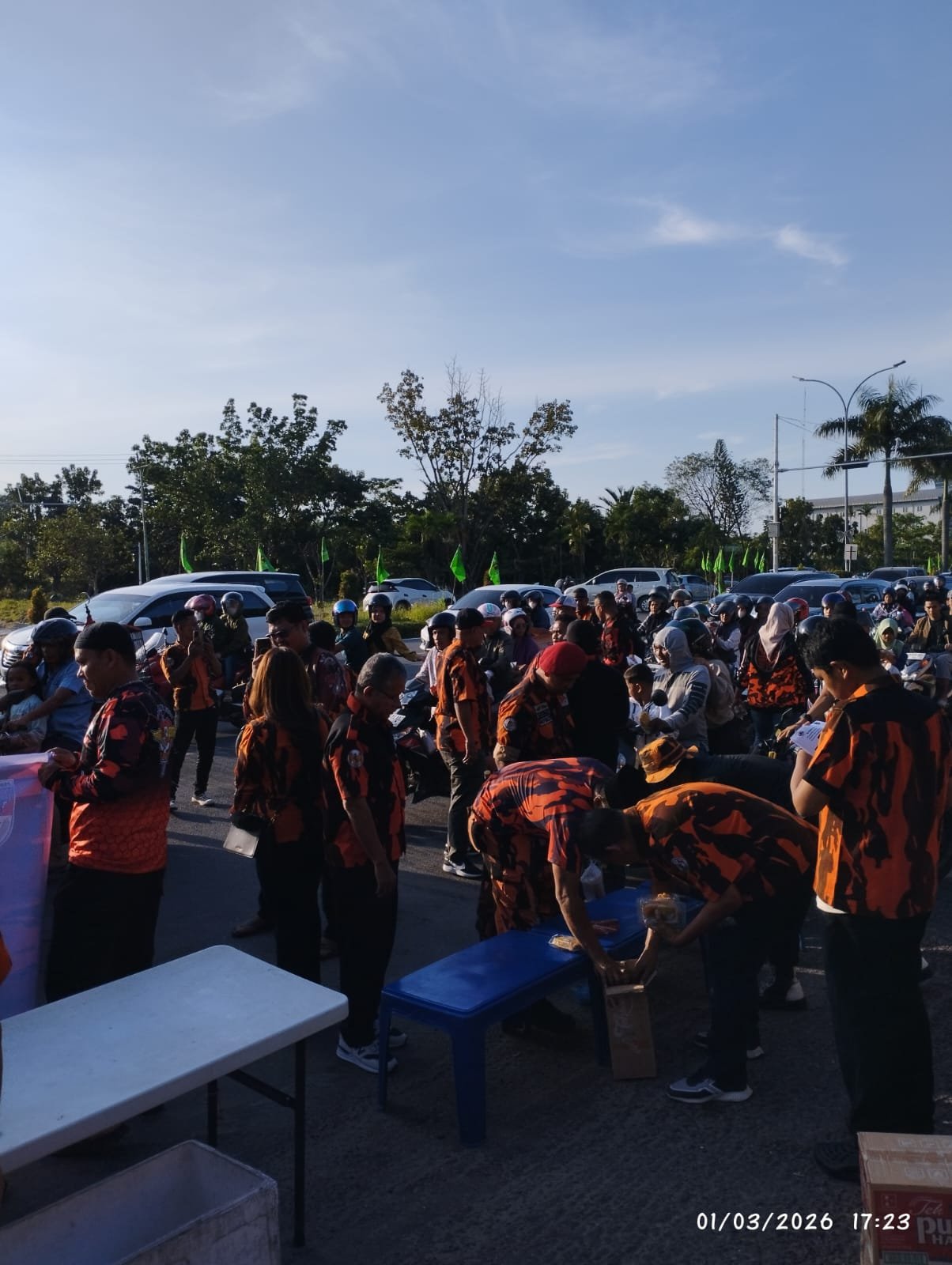 Koti Pemuda Pancasila Kota Pekanbaru Gelar Aksi Berbagi Takjil di Bulan Ramadan