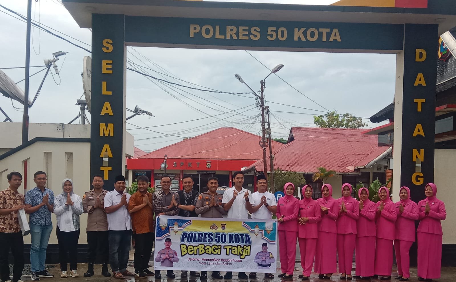 Kasat Reskrim Polres 50 Kota Tegaskan Komitmen Polri Melalui Program Berbagi Takjil di Bulan Suci Ramadhan, Tingkatkan Kedekatan dengan Masyarakat
