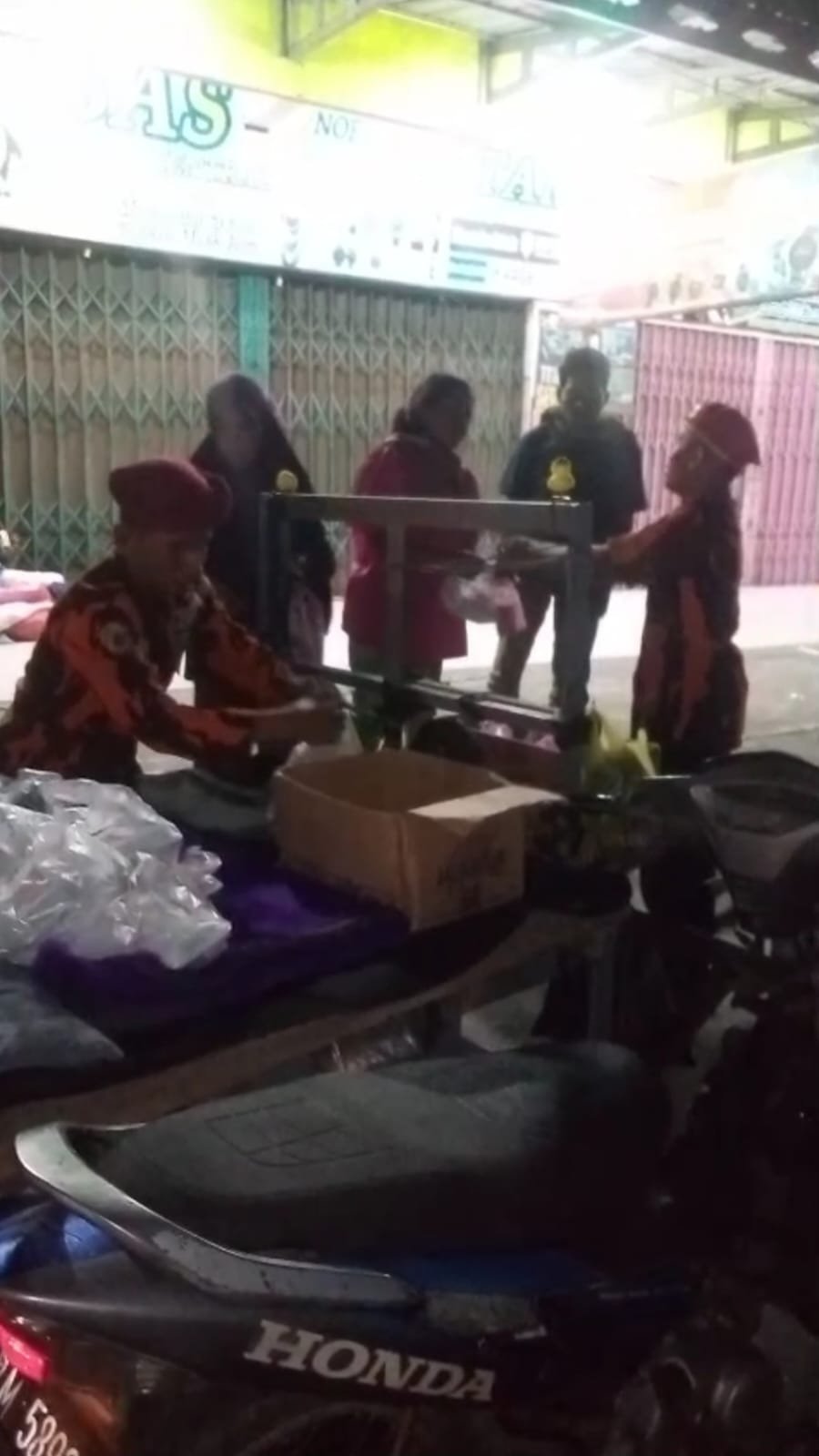 tvmiranda.com | KOTI MPC Pemuda Pancasila kota Pekanbaru Gelar Sahur On The Road, Berbagi dengan Masyarakat