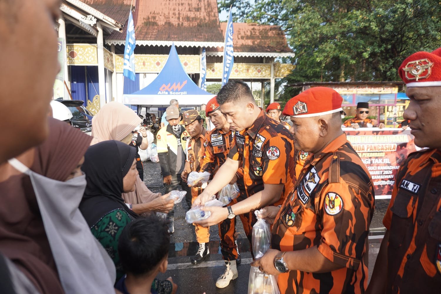 tvmiranda.com | KOTI MPC PEMUDA PANCASILA KOTA PEKANBARU BERBAGI TAKJIL GRATIS di PENUTUP BULAN RAMADHAN