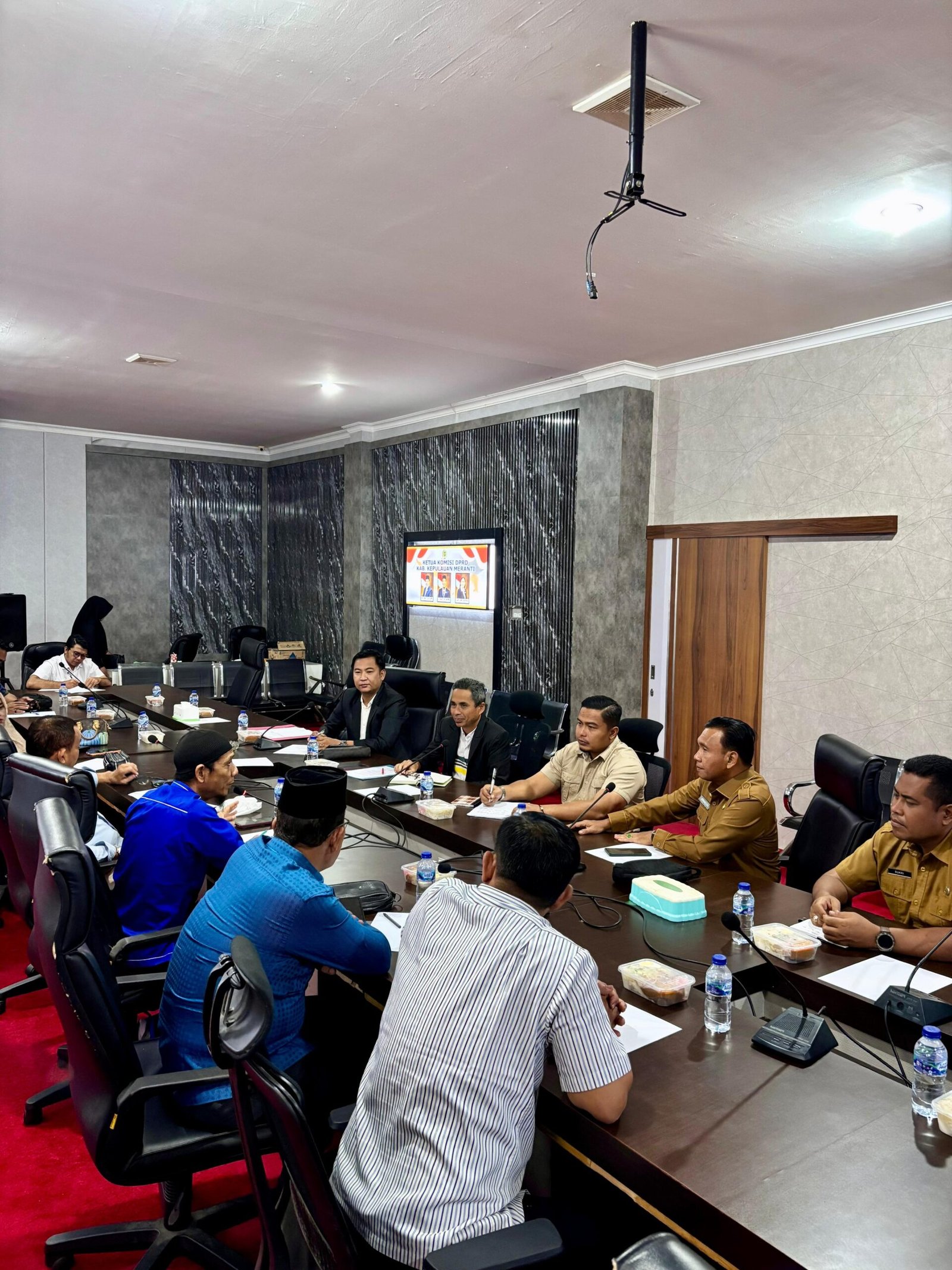 tvmiranda.com | AKBP ( PURNA ) H.ASMAR Adalah seorang purnawirawan polri yang sekarang menjabat sebagai Bupati Kabupaten Kepulauan Meranti selat panjang Riau , Masa jabatan 2025 – 2026 tvmiranda.com|AKBP ( PURNA ) H.ASMAR Adalah seorang purnawirawan polri yang sekarang menjabat sebagai Bupati Kabupaten Kepulauan Meranti selat panjang Riau , Masa jabatan 2025 – 2026