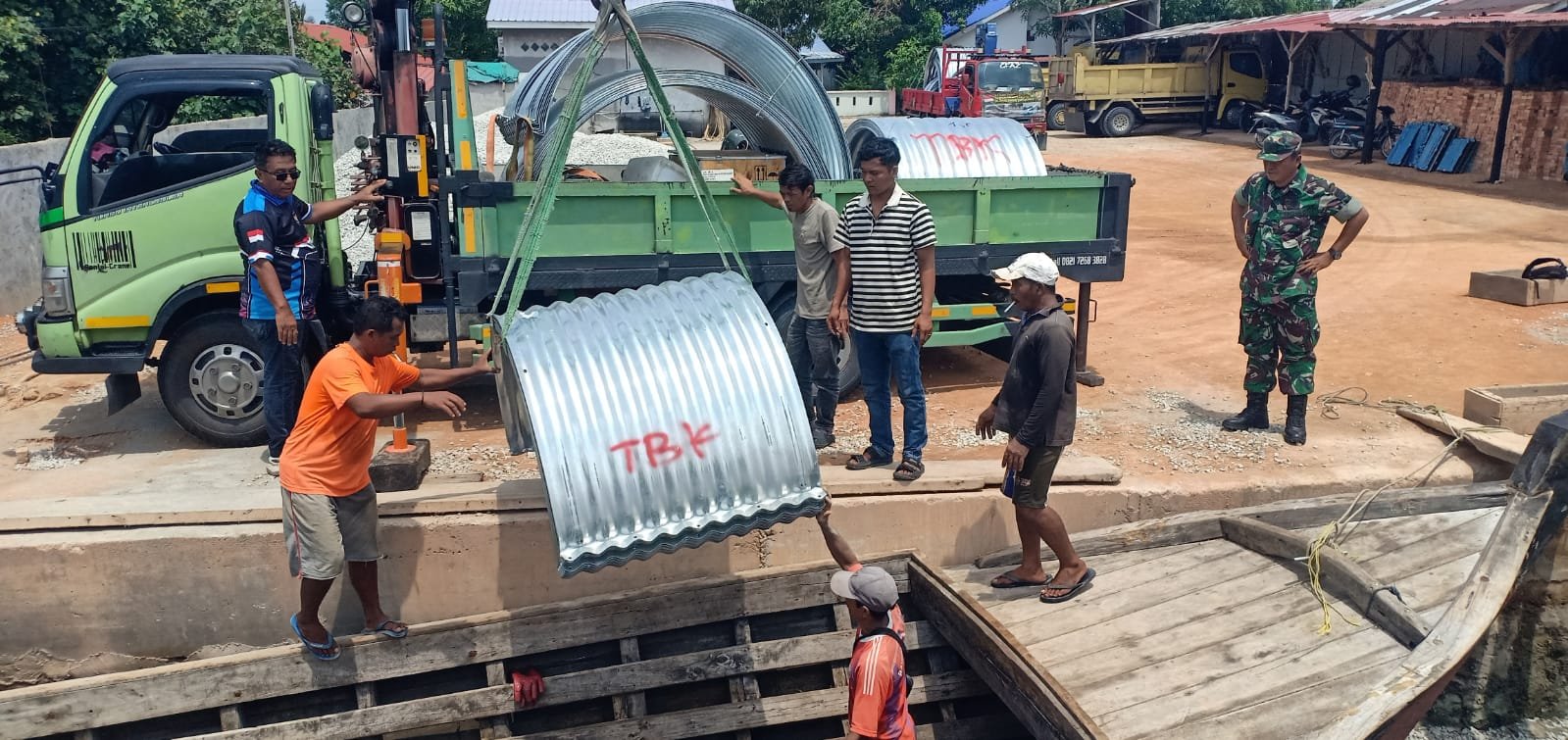 tvmiranda.com | Kodam XIX/ Tuanku Tambusai, Tuntaskan Pergeseran material Jembatan Armco ke 16 titik lokasi pembangunan di wilayah Riau Daratan dan wilayah kepulauan Riau tvmiranda.com | Kodam XIX/ Tuanku Tambusai, Tuntaskan Pergeseran material Jembatan Armco ke 16 titik lokasi pembangunan di wilayah Riau Daratan dan wilayah kepulauan Riau