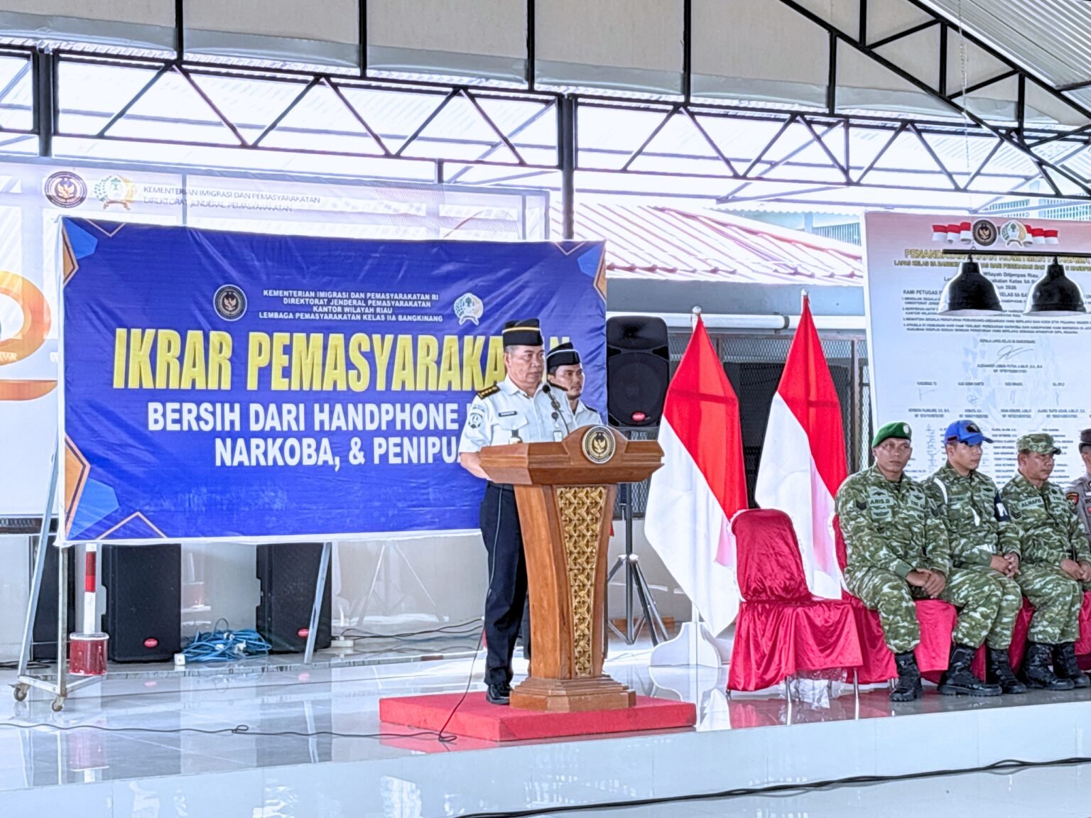 tvmiranda.com | APEL IKRAR PEMASYARAKATAN, LAPAS BANGKINANG TEGASKAN KOMITMEN BEBAS HANDPHONE ILEGAL, NARKOBA, DAN PENIPUAN tvmiranda.com | APEL IKRAR PEMASYARAKATAN, LAPAS BANGKINANG TEGASKAN KOMITMEN BEBAS HANDPHONE ILEGAL, NARKOBA, DAN PENIPUAN