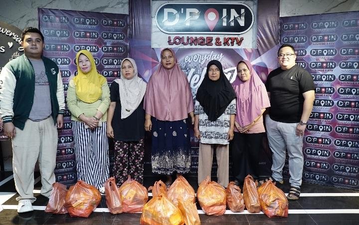 tvmiranda.com | Rayakan Anniversary 4 Years, D' POIN Bagikan Sembako untuk Warga Sekitar
