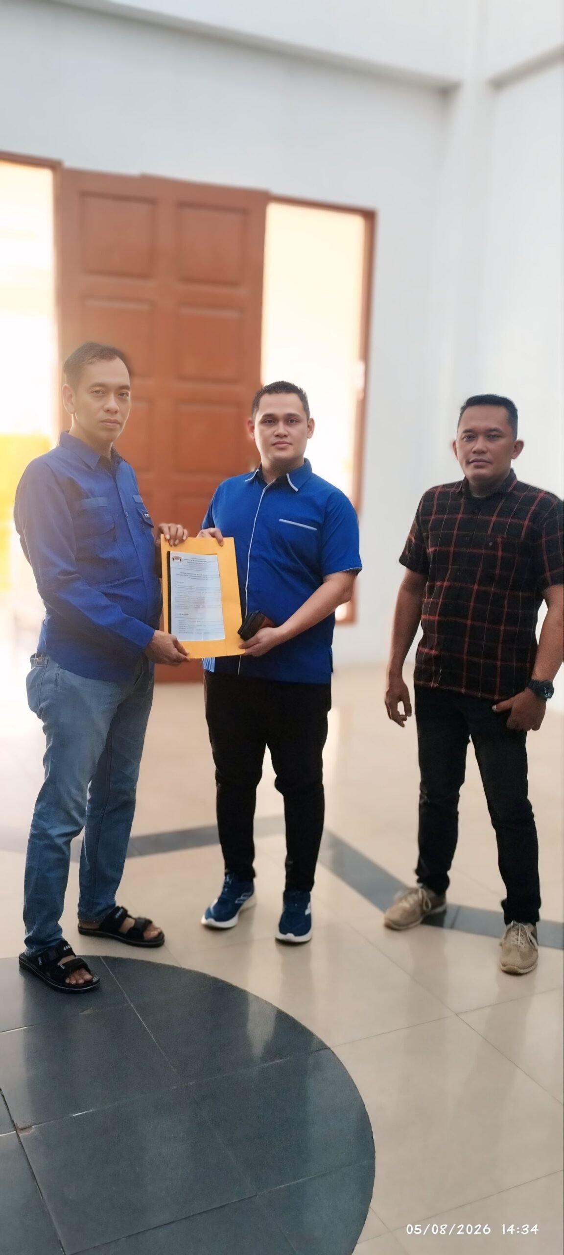 | PENYERAHAN PROPOSAL CABANG OLAHRAGA PABSI KEPADA KABID ORGANISASI KONI KOTA PEKANBARU | PENYERAHAN PROPOSAL CABANG OLAHRAGA PABSI KEPADA KABID ORGANISASI KONI KOTA PEKANBARU