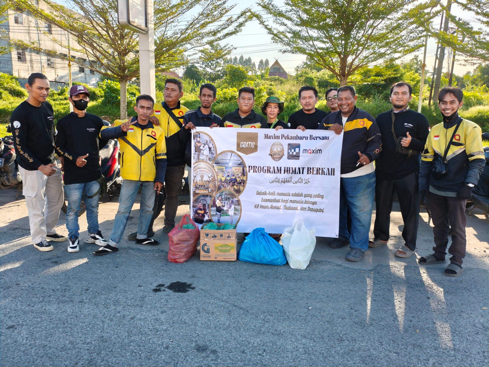 | Komunitas Maxim Pekanbaru Bersatu Sukses Jalankan Program Perdana “Jumat Berkah” | Komunitas Maxim Pekanbaru Bersatu Sukses Jalankan Program Perdana “Jumat Berkah”