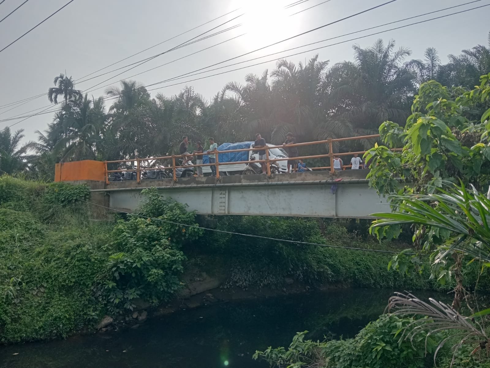 | Jebol Lagi! Limbah PT SKA Cemari Sungai Batang Kering, Air Keruh dan Berbau di Kamang Baru | Jebol Lagi! Limbah PT SKA Cemari Sungai Batang Kering, Air Keruh dan Berbau di Kamang Baru
