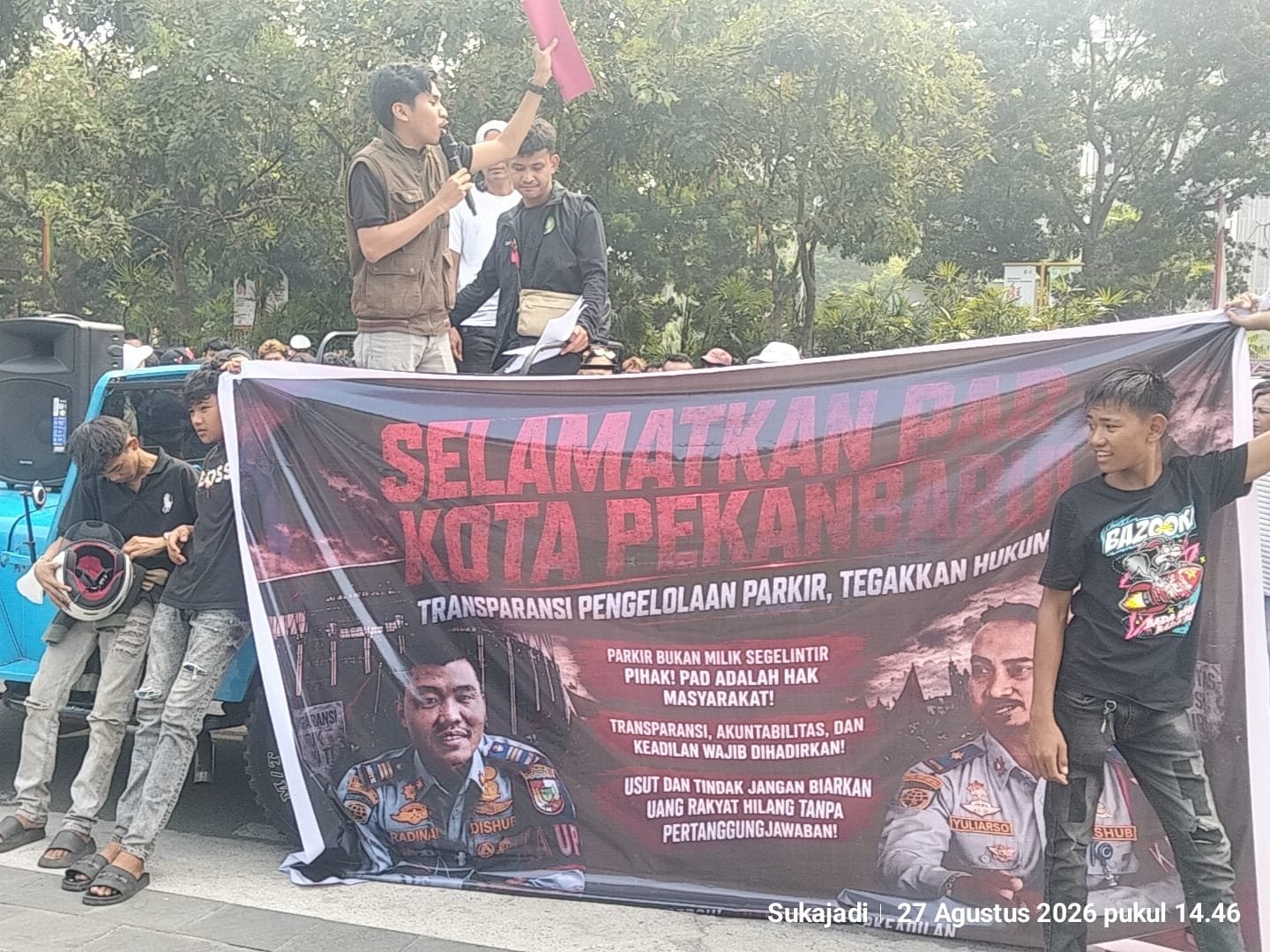 | ALIANSI PEMUDA DAN MASYARAKAT RIAU GELAR AKSI DAMAI DI KEJATI RIAU: DESAK EVALUASI HUKUM PENGELOLAAN PARKIR KOTA PEKANBARU UNTUK CEGAH PENYALAHGUNAAN WEWENANG | ALIANSI PEMUDA DAN MASYARAKAT RIAU GELAR AKSI DAMAI DI KEJATI RIAU: DESAK EVALUASI HUKUM PENGELOLAAN PARKIR KOTA PEKANBARU UNTUK CEGAH PENYALAHGUNAAN WEWENANG